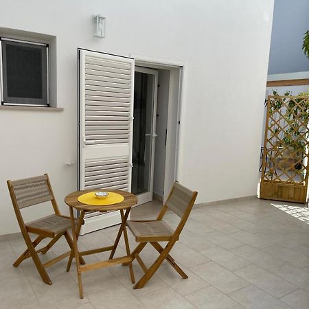 Cortile Carducci Hotel Racale Bagian luar foto
