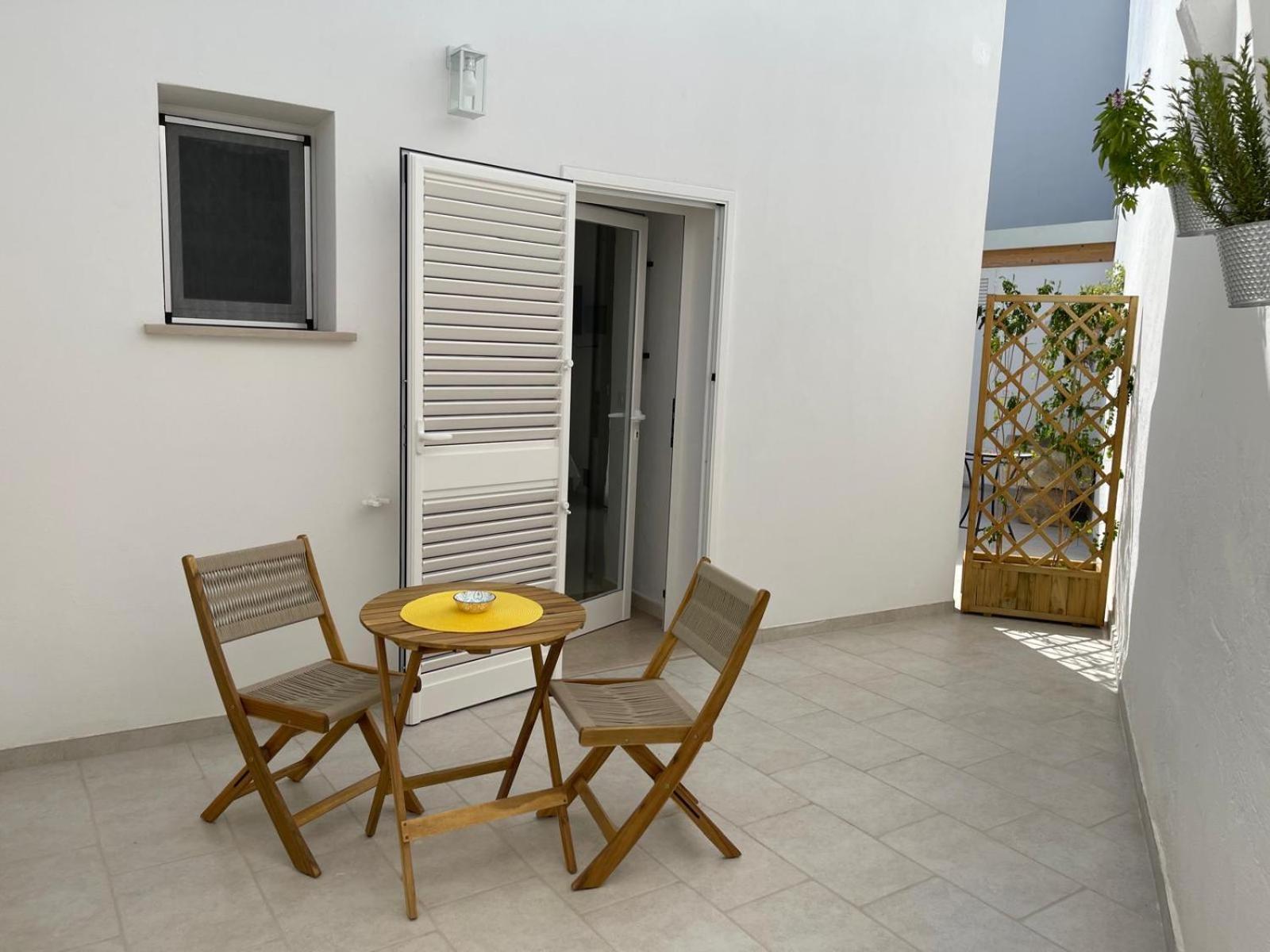 Cortile Carducci Hotel Racale Bagian luar foto